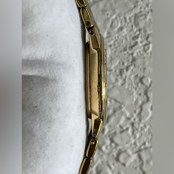 Gucci 3300.2.L gold plated 10 microns ladies watch - Picture 6 of 16